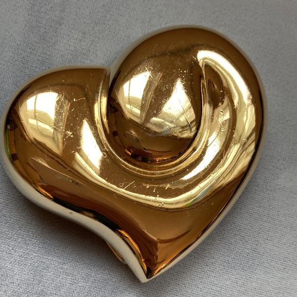 Vintage Accessories - Puffy Heart belt buckle in gold color brass